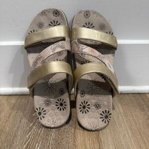Vionic Women’s Gold and Beige Floral Sandals Size 7